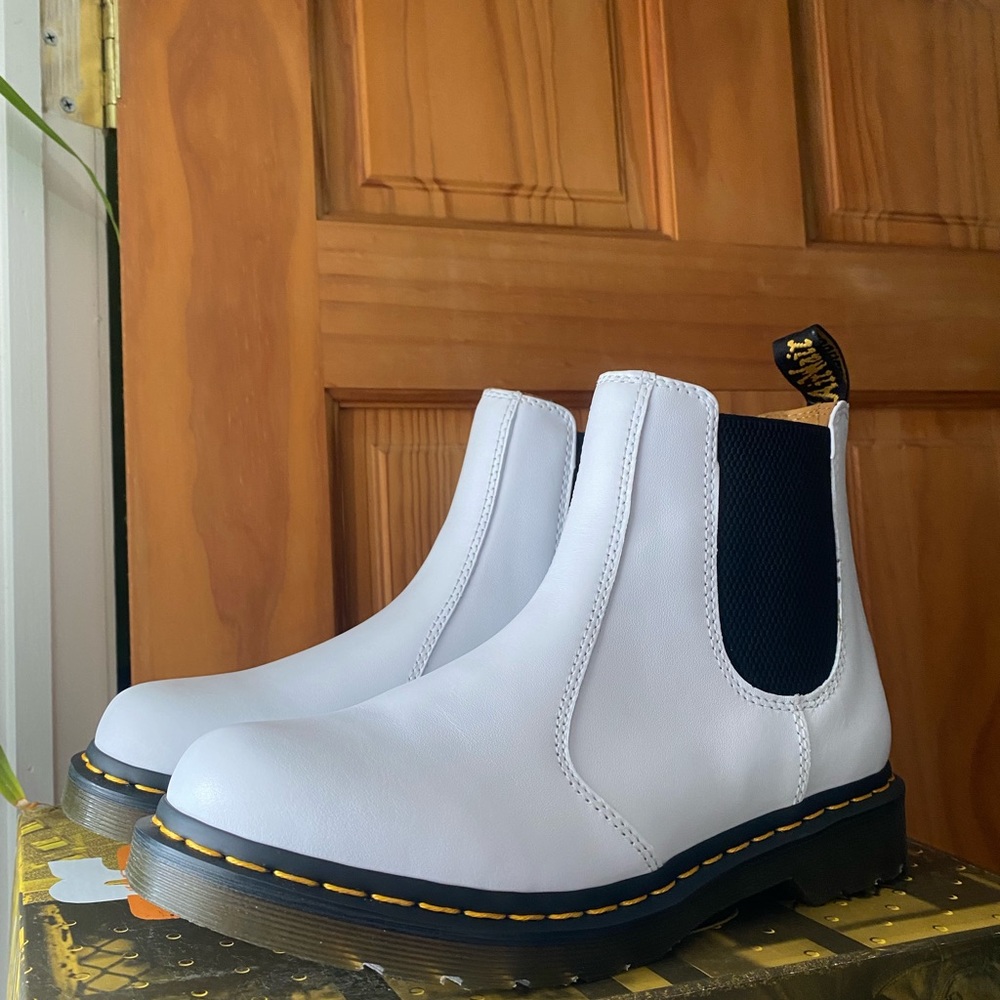 Women’s Dr Martens 2976 YELLOW STITCH SMOOTH LEATHER CHELSEA BOOTS Sz 10US